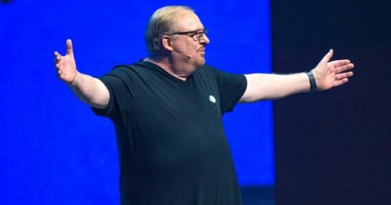 Rick Warren prega em evento católico e defende união com evangélicos