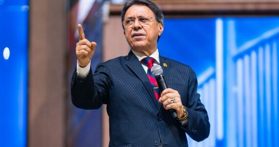 "Uma vergonha": pastor critica valores de cachê de R$ 20 mil para cantores gospel