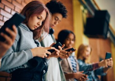 Igreja nas redes sociais: 80% dos jovens em cultos ouviram sobre Jesus online
