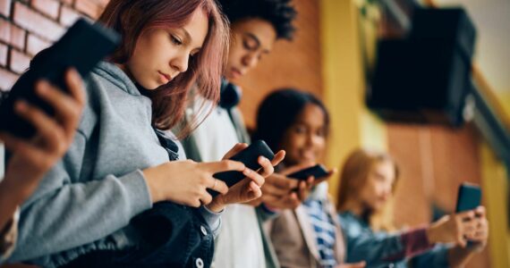 Igreja nas redes sociais: 80% dos jovens em cultos ouviram sobre Jesus online