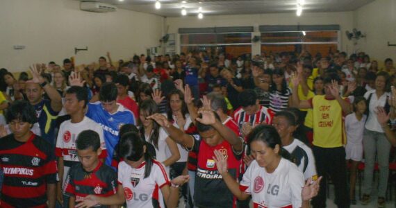 "Culto das Torcidas" divide opiniões e questionamentos sobre a verdadeira adoração a Deus