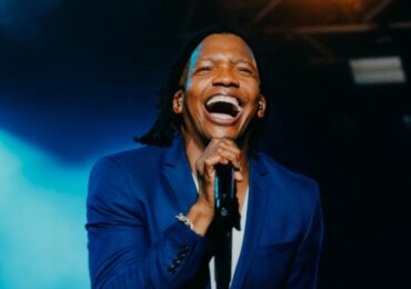Mais dois homens dizem ter sido drogados e abusados por Michael Tait