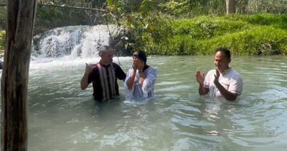 Missionários comemoram primeiros batismos em comunidade indígena de difícil acesso