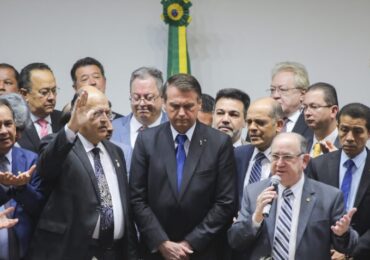 Documentário sobre a influência dos evangélicos na política tem falas de Lula e Bolsonaro