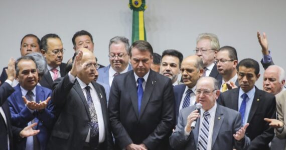 Documentário sobre a influência dos evangélicos na política tem falas de Lula e Bolsonaro