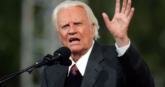 Entidade de esquerda se desculpa por usar pregações de Billy Graham para atacar Trump