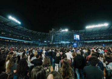 Mais de 45 mil participam de cruzada evangelística e 6,5 mil se convertem