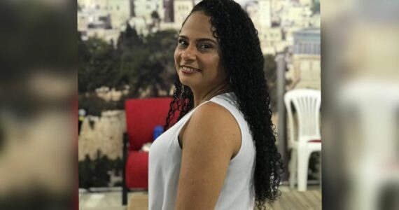 Pastora baleada na cabeça sai da UTI, mas "requer acompanhamento contínuo"