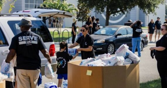 Igreja na Flórida distribuirá 3.000 cestas e oferecerá oração a famílias carentes