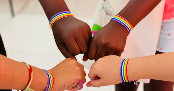 Escola: pais que não permitem exposição dos filhos a conteúdo LGBT obtém vitória judicial