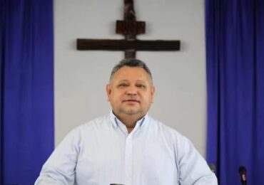 Pastor que vivia nos EUA com visto vencido há 24 anos pode ser deportado