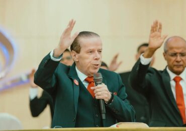 Pastor critica fiéis com camisas de time na Assembleia de Deus: ‘Torcida mundana’