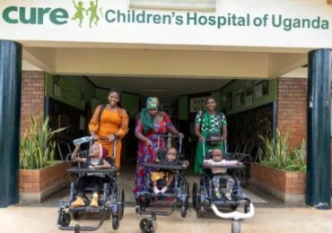 Uganda: missionários doam 200 cadeiras de rodas a hospital para crianças deficientes