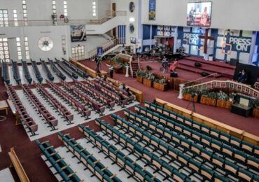 Igreja revoga ordenação de pastor após acusações de ‘má conduta’