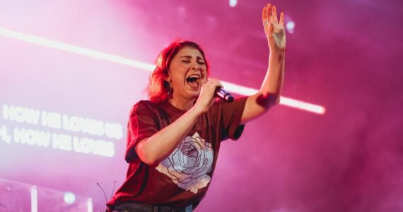 Kim Walker-Smith, ex-vocalista do Jesus Culture, virá ao Brasil em outubro