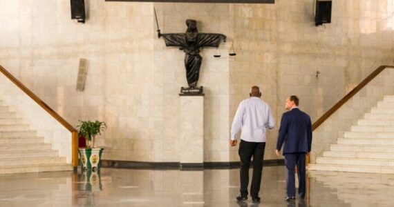 Tribunal superior da Nigéria anula condenação de cristão por ajuda a perseguidos