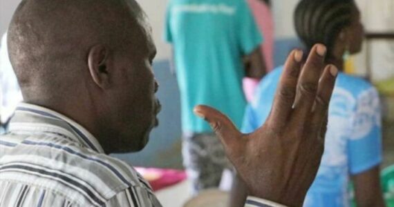 Cristão é esfaqueado até a morte pelo próprio irmão após conversão - Uganda