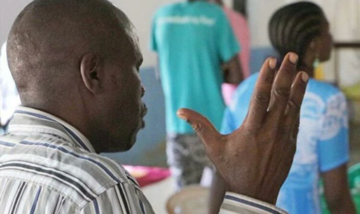 Homem se converte em Uganda e parentes muçulmanos decepam suas mãos