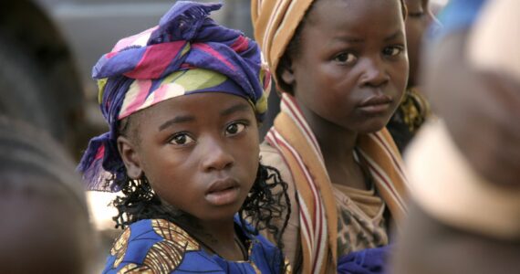 Novo sequestro: 300 meninas são levadas de escola cristã na Nigéria