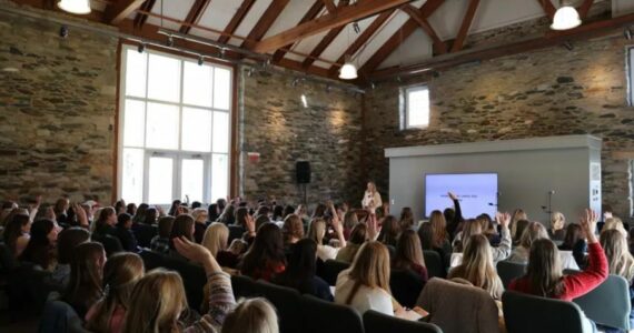 Interesse de jovens nas Escrituras leva igreja a crescer 2.000%