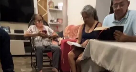 Casal celebra 10 anos de leitura bíblica conjunta diária e inspira seguidores