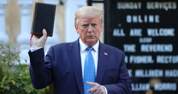 Vitória cristã: Trump anula regra que condicionava adoção ao apoio à ideologia de gênero