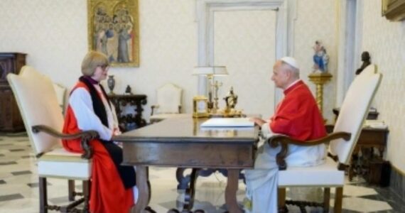 Leão XIV recebe arcebispa da Igreja Anglicana em encontro ecumênico no Vaticano