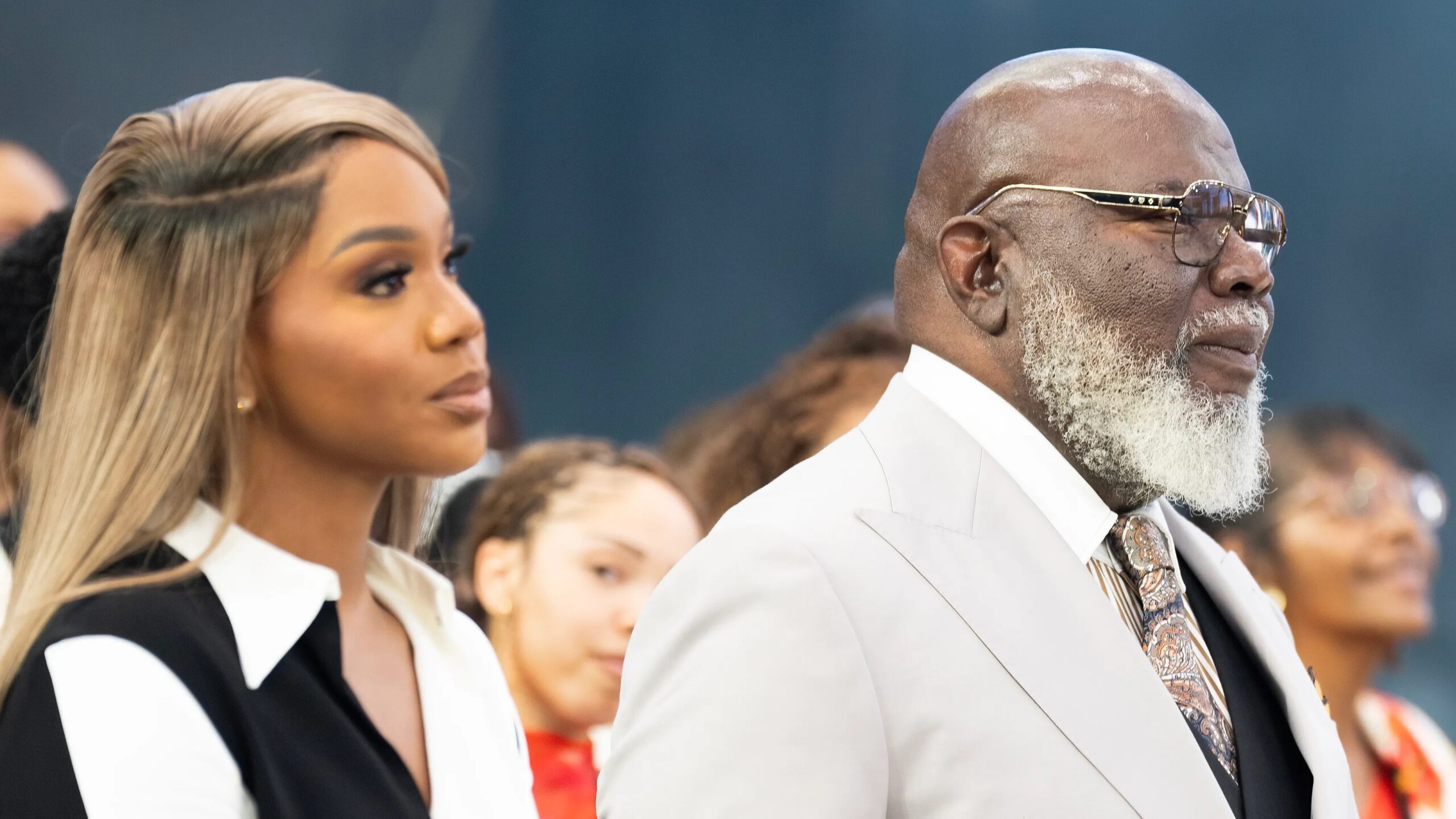 Filha de T.D. Jakes, pastora Sarah Jakes Roberts passa por cirurgia após grave acidente