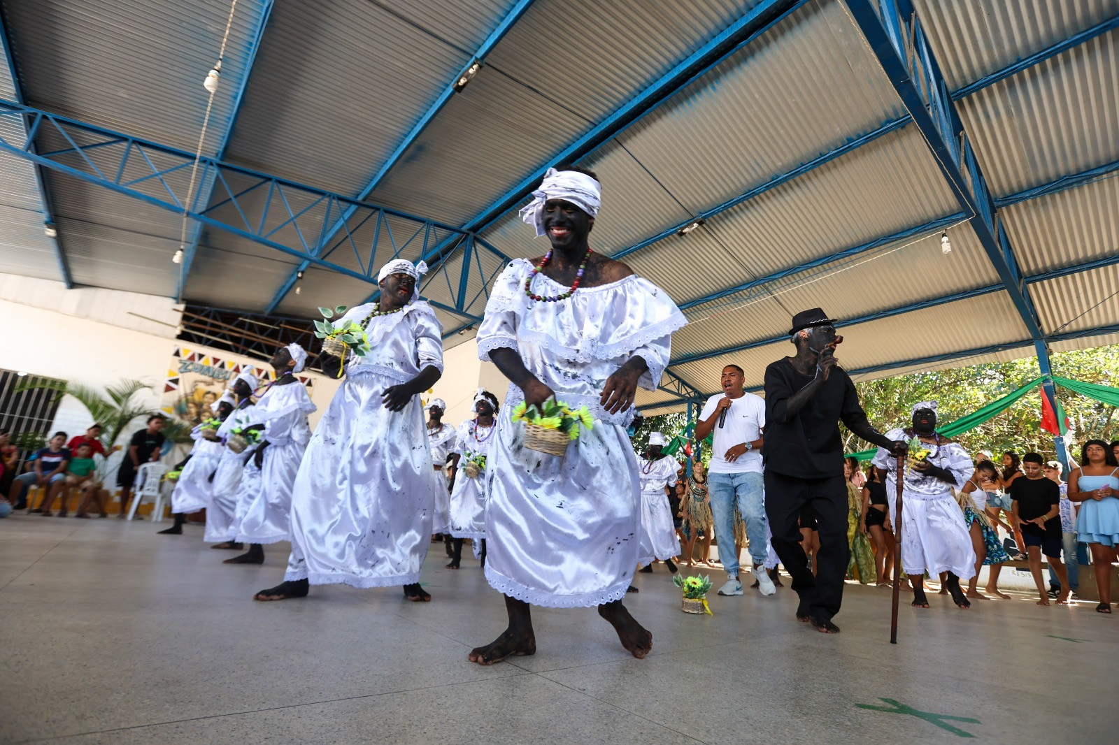Juiz condena pai de aluna que apontou doutrinação religiosa de matriz africana em escola
