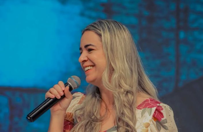 Testemunho: missionária Keyla Costa, baleada por engano em 2024, volta a andar